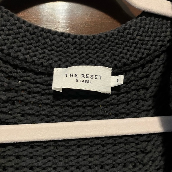 The Reset - R Label- The Breezy Size small - Picture 7 of 9